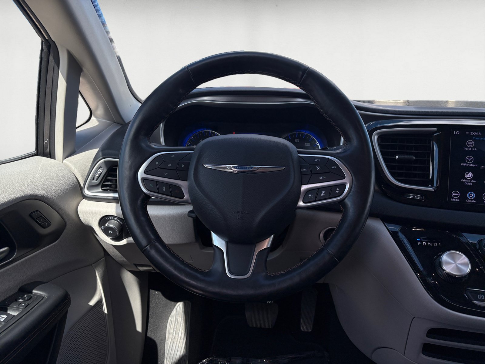 Used 2020 Chrysler Pacifica Touring-L w/ Advanced Safetytec Group FWD image 11