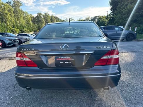 Used 2004 Lexus LS 430 w/ Modern Luxury Pkg RWD image 6