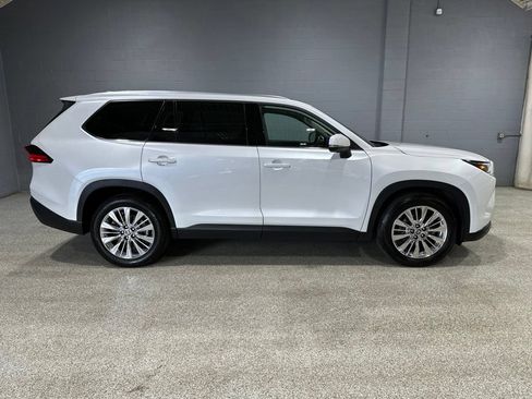 Certified 2025 Toyota Grand Highlander AWD image 3