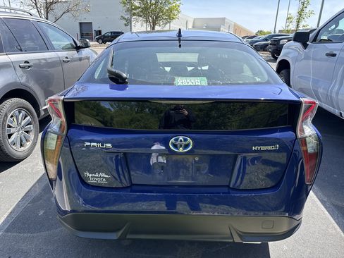 Used 2016 Toyota Prius Four Touring image 7