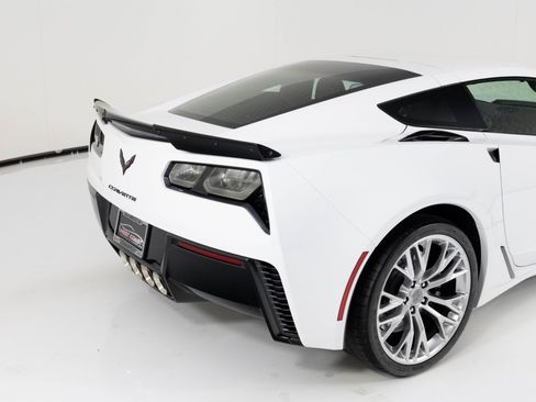 Used 2015 Chevrolet Corvette Z06 w/ 3LZ Preferred Equipment Group image 67