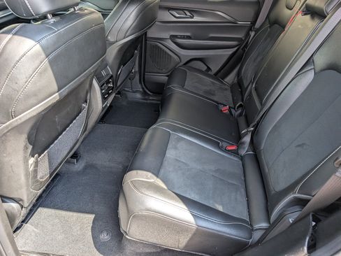 Used 2025 Jeep Grand Cherokee Altitude AWD/4WD image 25