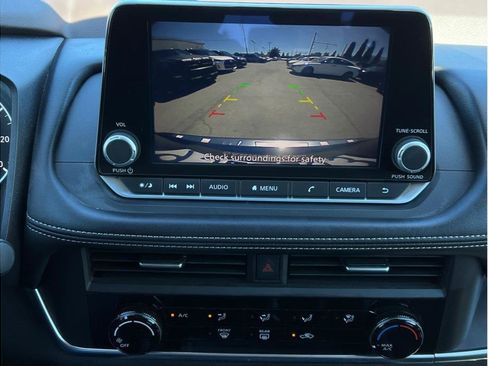 Used 2023 Nissan Rogue S FWD image 15