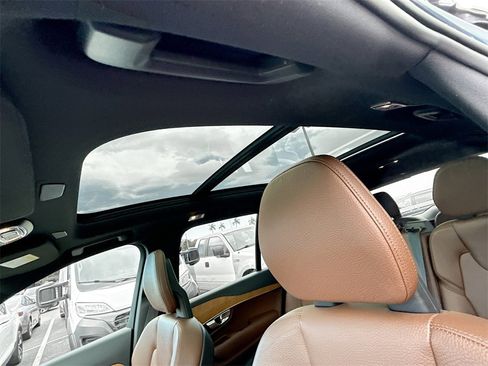 Used 2022 Volvo XC90 T6 Momentum image 24