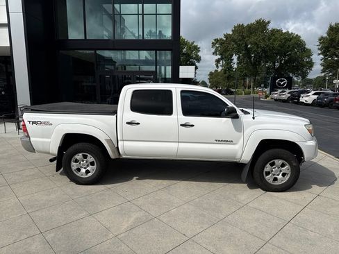 Used 2013 Toyota Tacoma 4x4 Double Cab w/ TRD Off-Road Pkg image 5
