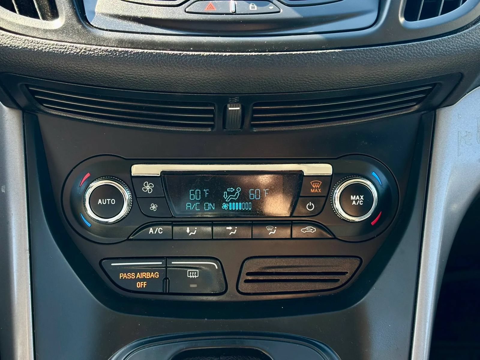Used 2016 Ford Escape SE w/ Equipment Group 201A AWD/4WD image 17