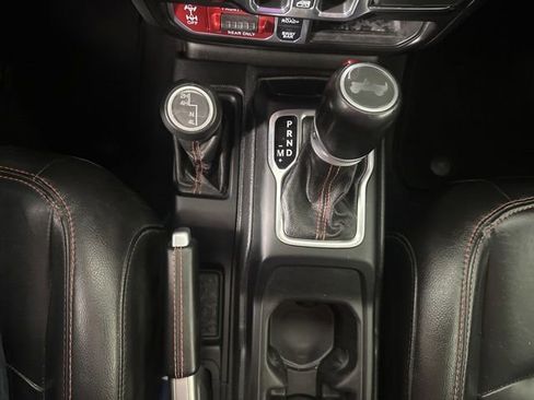 Used 2021 Jeep Wrangler Unlimited Rubicon w/ Cold Weather Group AWD/4WD image 18