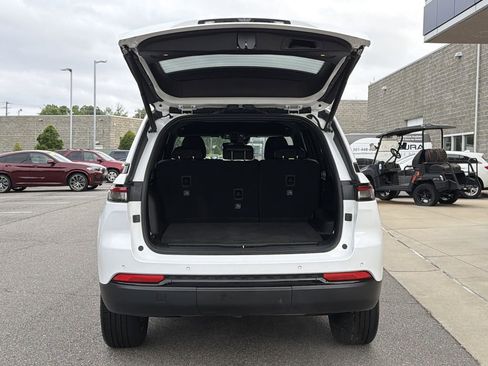 Used 2023 Jeep Grand Cherokee Altitude AWD/4WD image 14