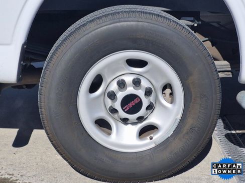 Used 2024 GMC Savana 2500 w/ Driver Convenience Package image 12