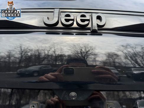 Used 2023 Jeep Grand Cherokee Altitude AWD/4WD image 17