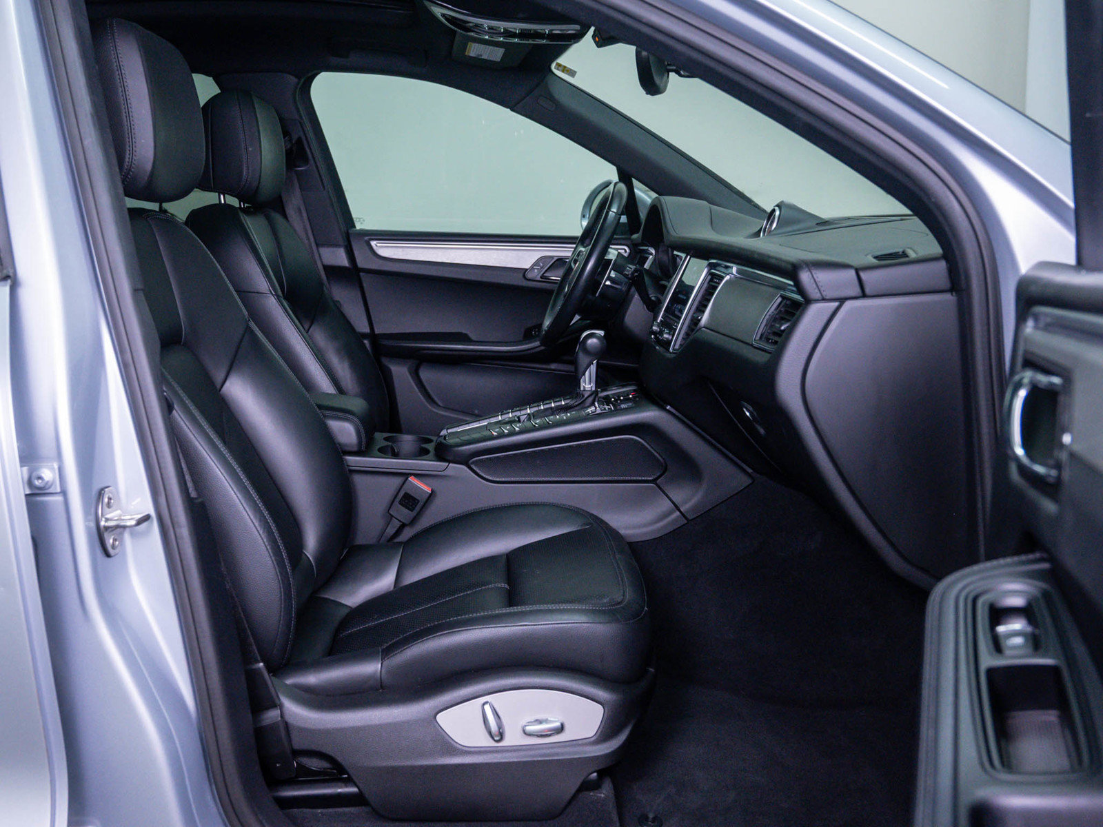 Used 2018 Porsche Macan S AWD/4WD image 11