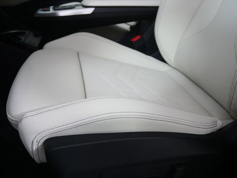 Used 2026 BMW X1 xDrive28i w/ Technology Package AWD/4WD image 9