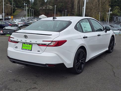 New 2026 Toyota Camry Hybrid image 7