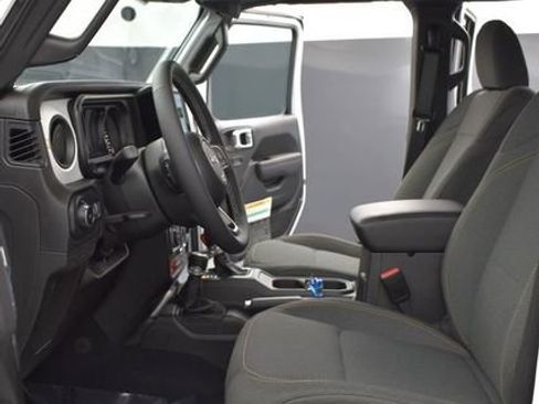 Used 2025 Jeep Wrangler Unlimited Sport AWD/4WD image 9