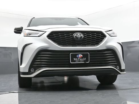 Used 2023 Toyota Highlander L image 16