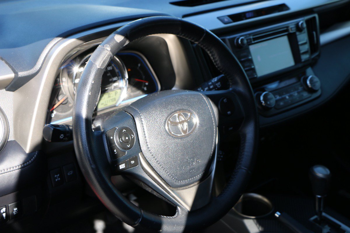 Used 2013 Toyota RAV4 Limited AWD/4WD image 18