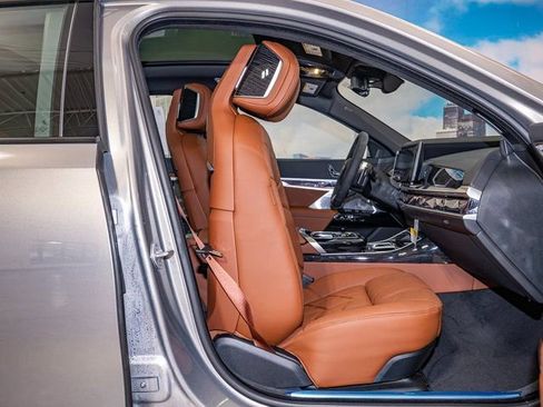 New 2026 BMW 740i xDrive w/ Premium Package image 21