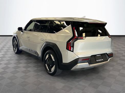 Used 2024 Kia EV9 Light RWD image 5