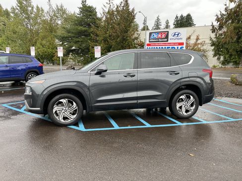 Certified 2022 Hyundai Santa Fe SE image 2