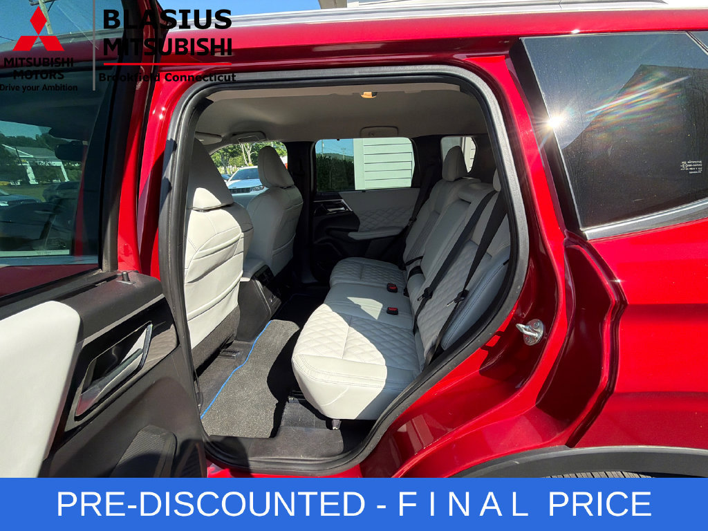 Used 2023 Mitsubishi Outlander SEL AWD/4WD image 34