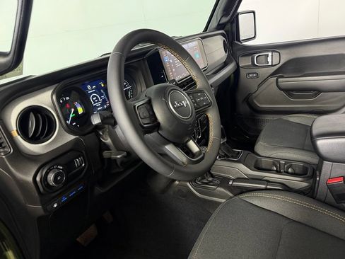 Used 2024 Jeep Wrangler Unlimited w/ Convenience Group AWD/4WD image 18