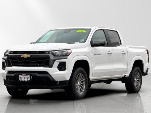 Used 2024 Chevrolet Colorado LT w/ LT Convenience Package image 7