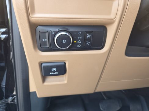 Used 2023 Ford F150 XLT AWD/4WD image 11