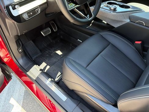 Certified 2025 Cadillac Optiq Sport 2 w/ LPO, Floor Liner Package AWD/4WD image 21