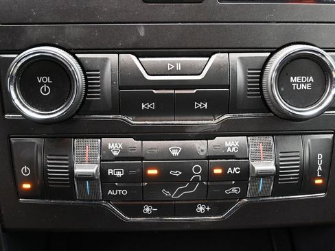 Used 2018 Ford Explorer XLT w/ Equipment Group 201A image 27