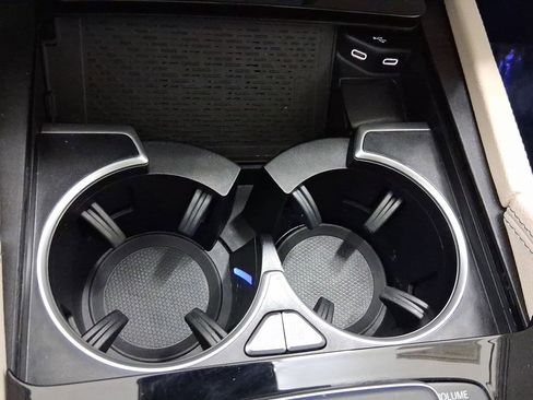 Used 2024 Mercedes-Benz GLE 450e 4MATIC image 28