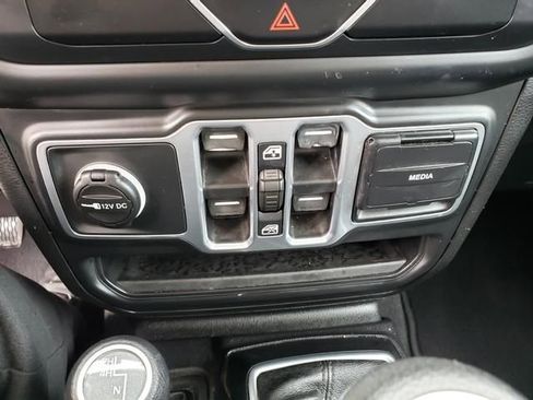 Used 2018 Jeep Wrangler Unlimited Sport S AWD/4WD image 29