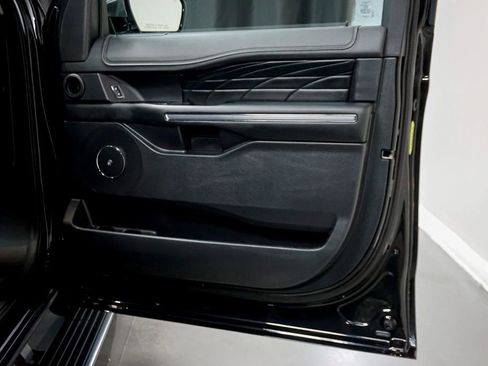 Used 2019 Ford Expedition Platinum image 38