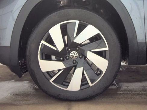 Used 2025 Volkswagen Atlas Cross Sport SE image 21