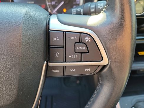 Used 2024 Toyota Highlander XSE image 22