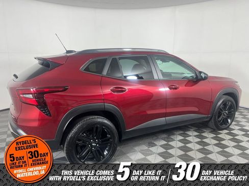 Used 2024 Chevrolet Trax ACTIV w/ Sunroof Package FWD image 5