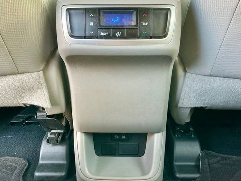 Used 2019 Toyota Highlander LE image 31