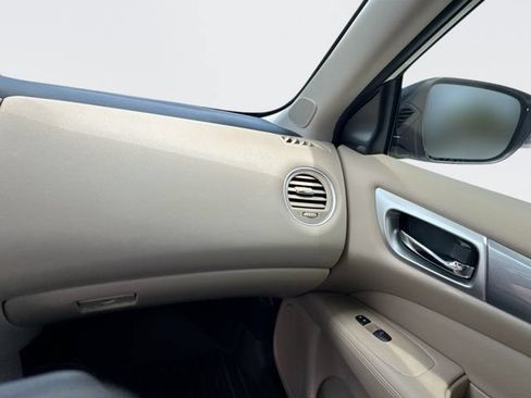 Used 2019 Nissan Pathfinder SL w/ SL Premium Package FWD image 18