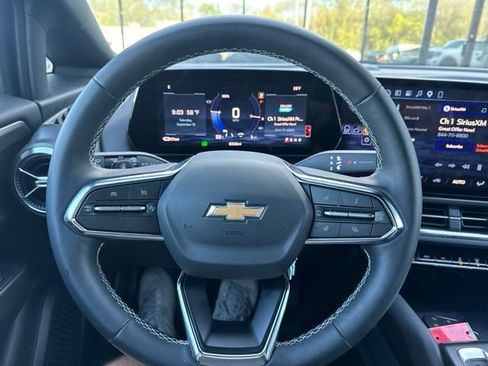 Used 2026 Chevrolet Equinox EV LT w/ Comfort Package AWD/4WD image 15
