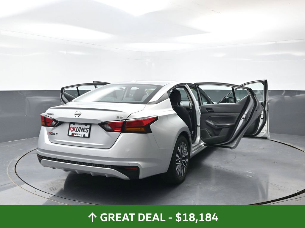 Used 2024 Nissan Altima 2.5 SV FWD image 57