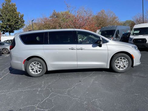 New 2026 Chrysler Pacifica Select FWD image 10