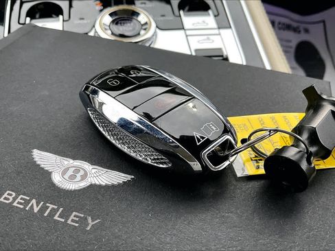 Used 2023 Bentley Continental GT Azure image 14