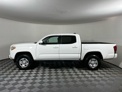 Used 2019 Toyota Tacoma SR w/ SR Convenience Package image 8
