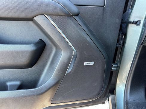 Used 2023 Chevrolet Suburban Premier image 18