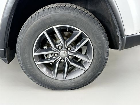 Used 2018 Jeep Grand Cherokee Limited image 11