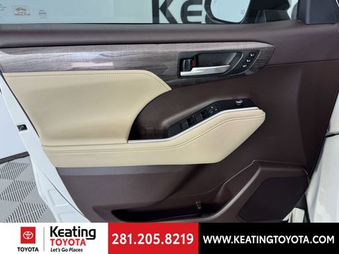 Used 2020 Toyota Highlander Limited FWD image 11