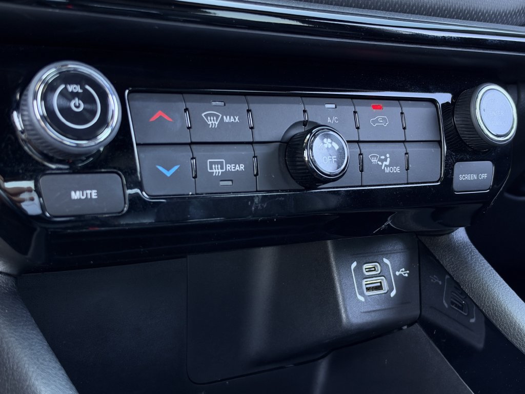 Used 2026 Jeep Compass Latitude AWD/4WD image 6