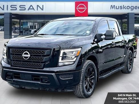 Used 2024 Nissan Titan SV w/ SV Convenience Package AWD/4WD image 3