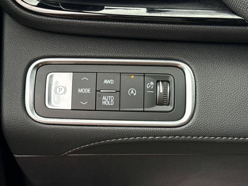 Used 2025 Buick Enclave Preferred AWD/4WD image 19