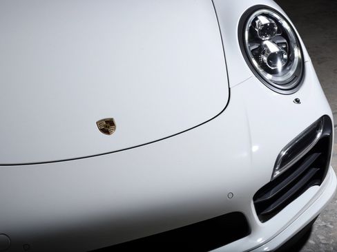 Used 2015 Porsche 911 Turbo S image 19