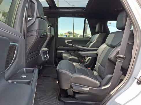 Used 2025 Ford Expedition Platinum w/ Stealth Appearance Package image 10